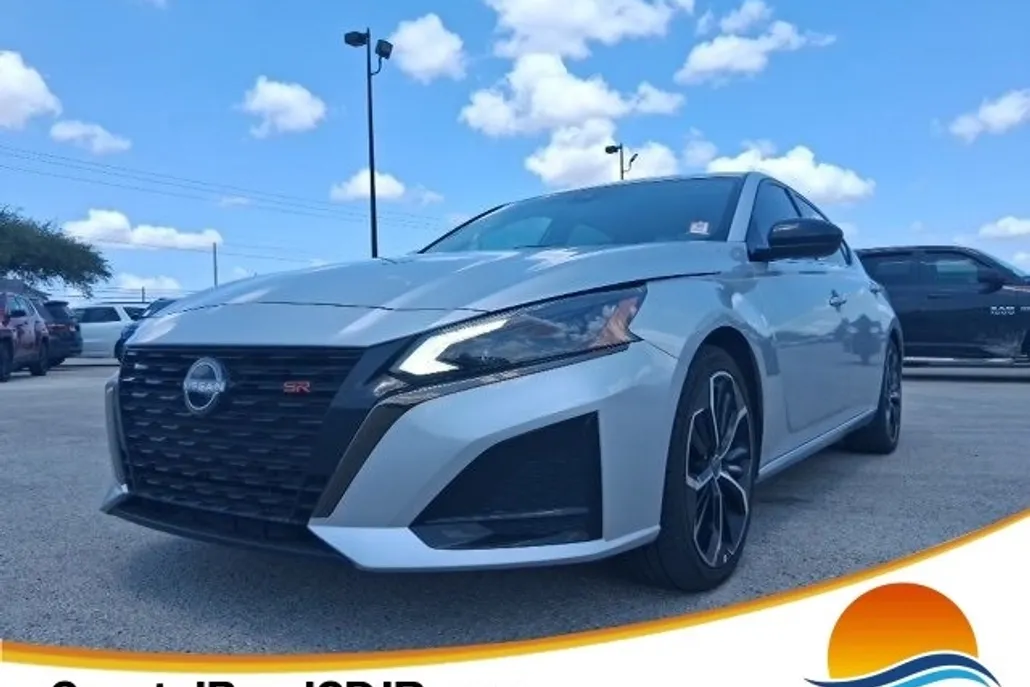 2023 Nissan Altima 2.5 SR photo 1
