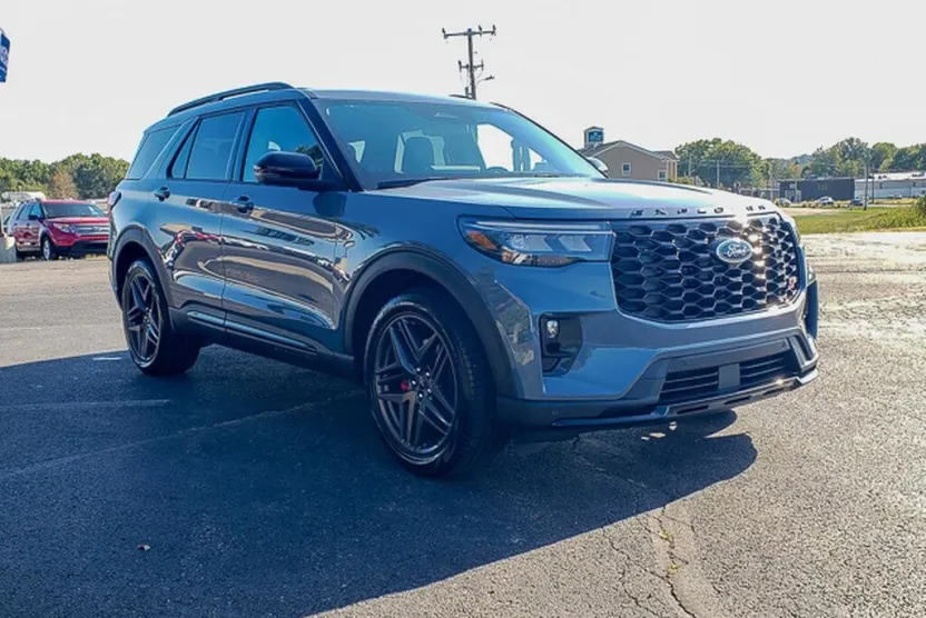 2025 Ford Explorer ST photo 1