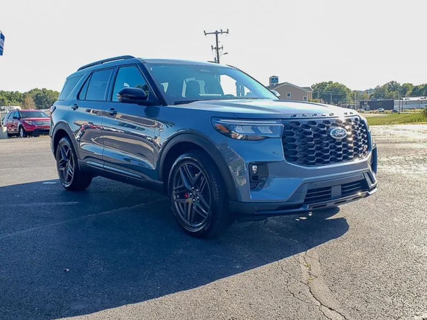 2025 Ford Explorer ST photo 1