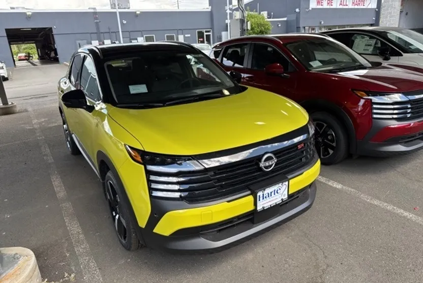 2025 Nissan Kicks SR photo 1