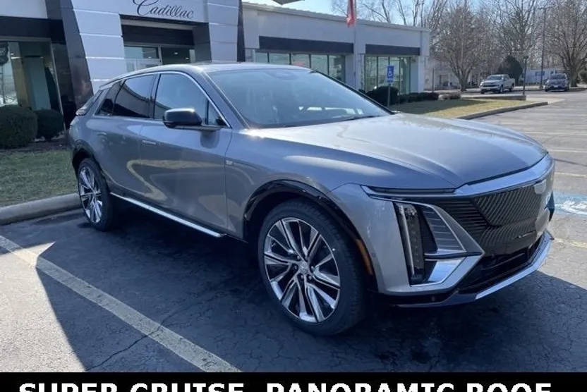 2025 Cadillac Lyriq Luxury photo 1