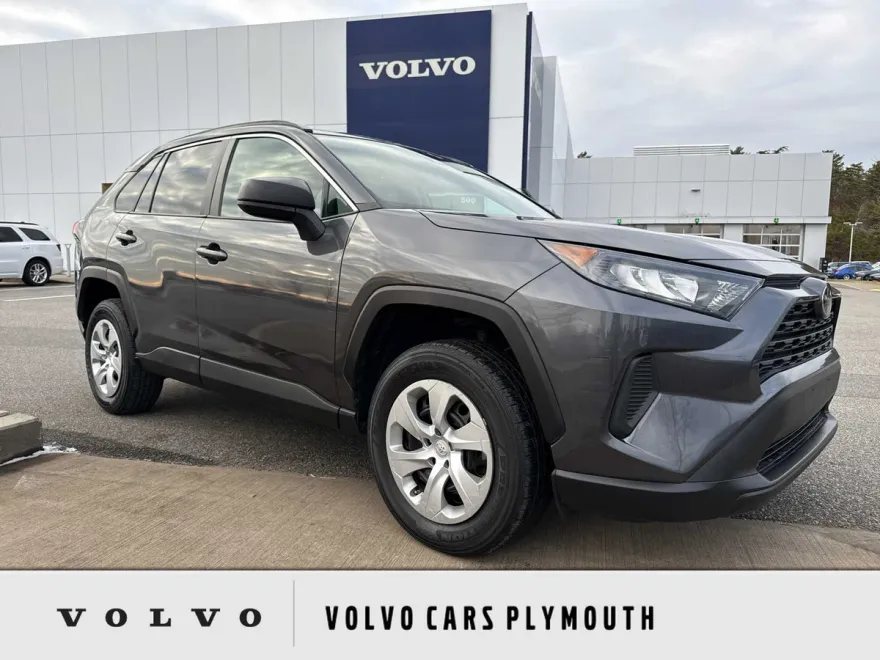 2019 Toyota RAV4 LE photo 1