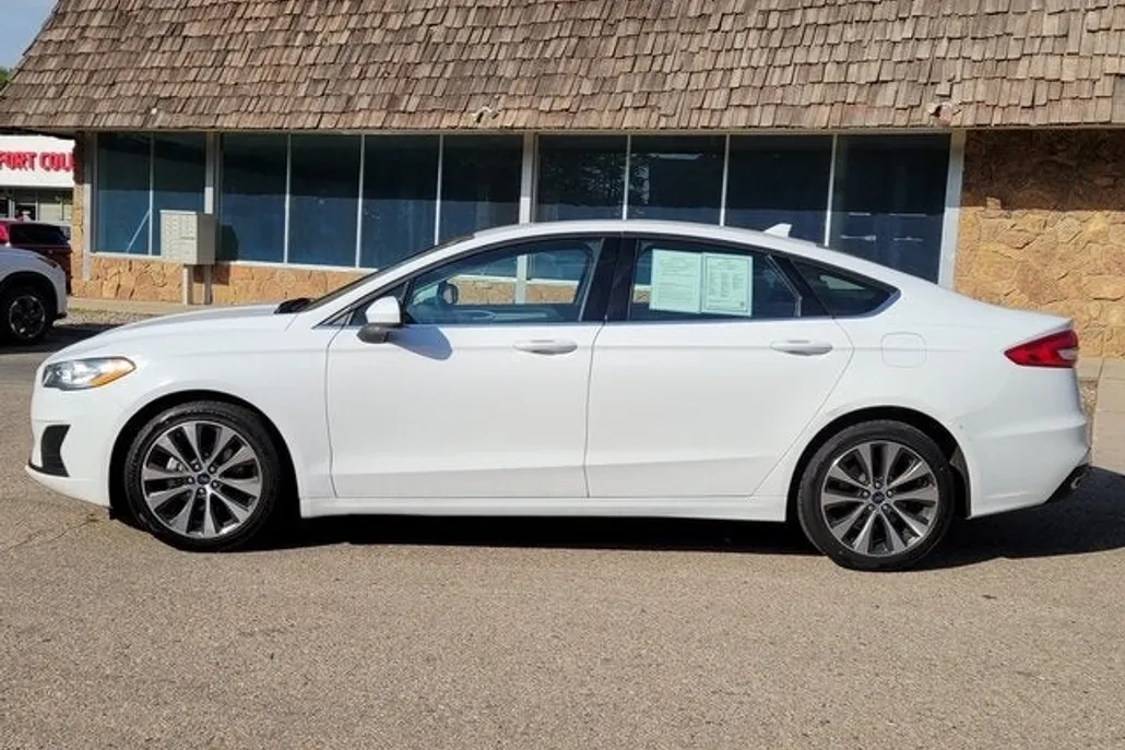 2020 Ford Fusion SE photo 1