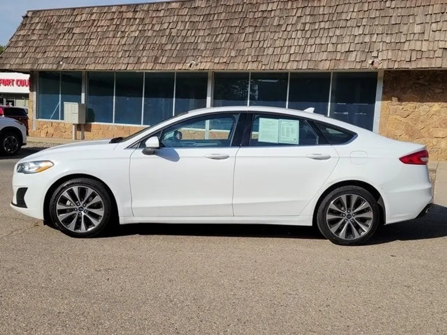2020 Ford Fusion SE photo 1