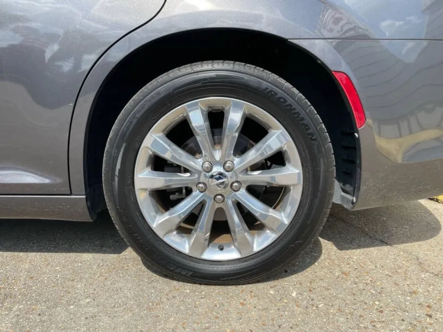 2018 Chrysler 300 Limited photo 1