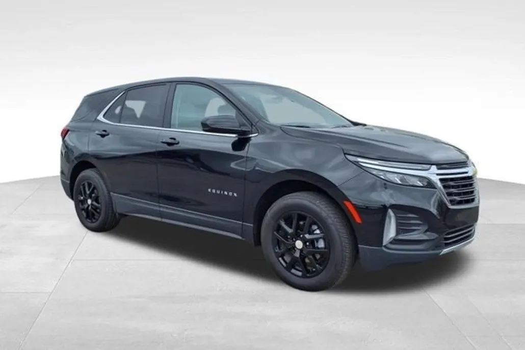 2024 Chevrolet Equinox LT photo 1
