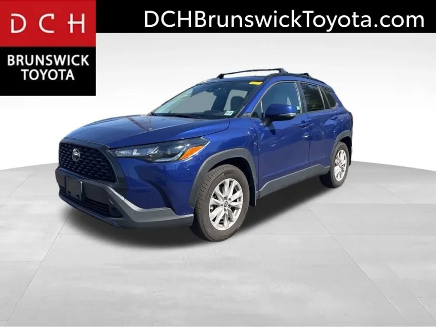 2022 Toyota Corolla Cross LE photo 1
