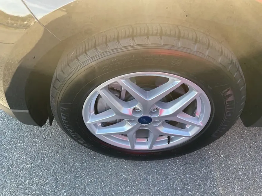 2022 Ford Edge SEL photo 1
