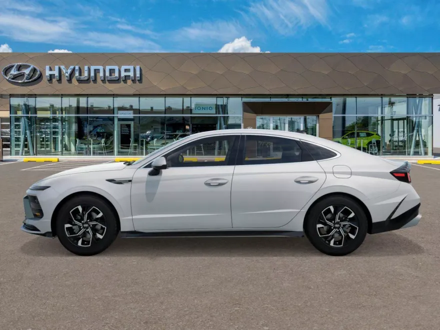 2025 Hyundai Sonata SEL photo 1