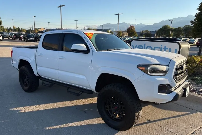 2019 Toyota Tacoma SR5 photo 1
