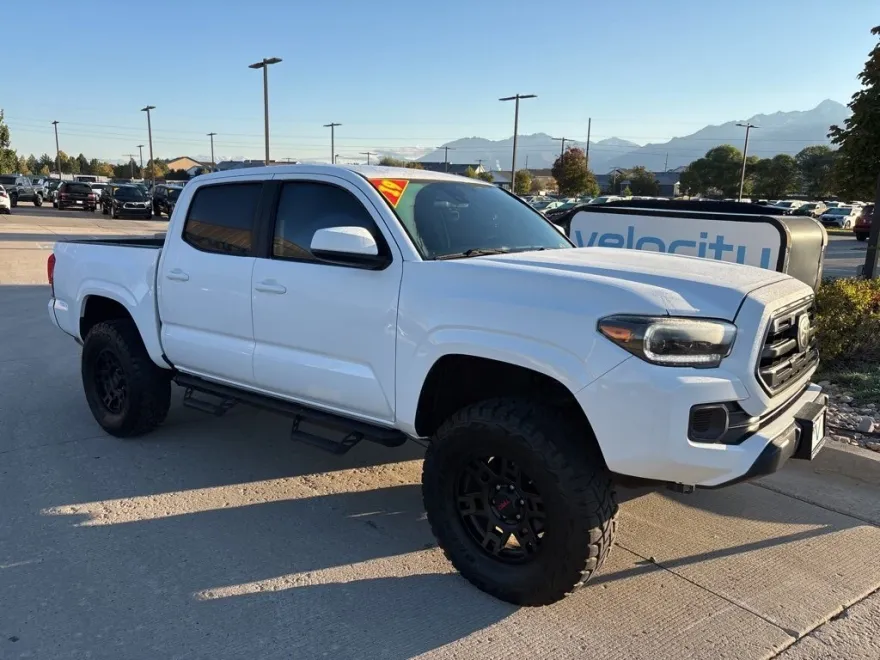 2019 Toyota Tacoma SR5 photo 1