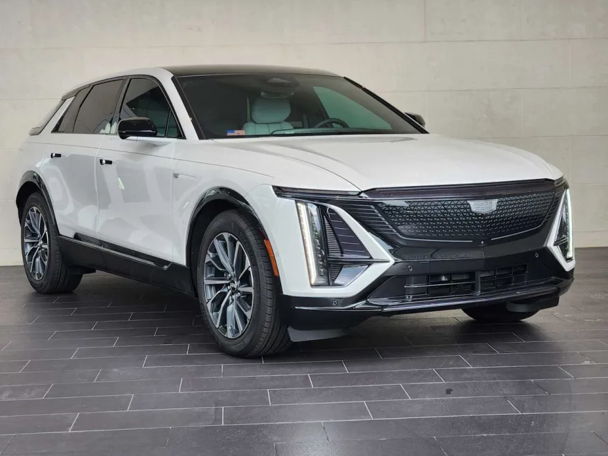 2025 Cadillac Lyriq Sport photo 1