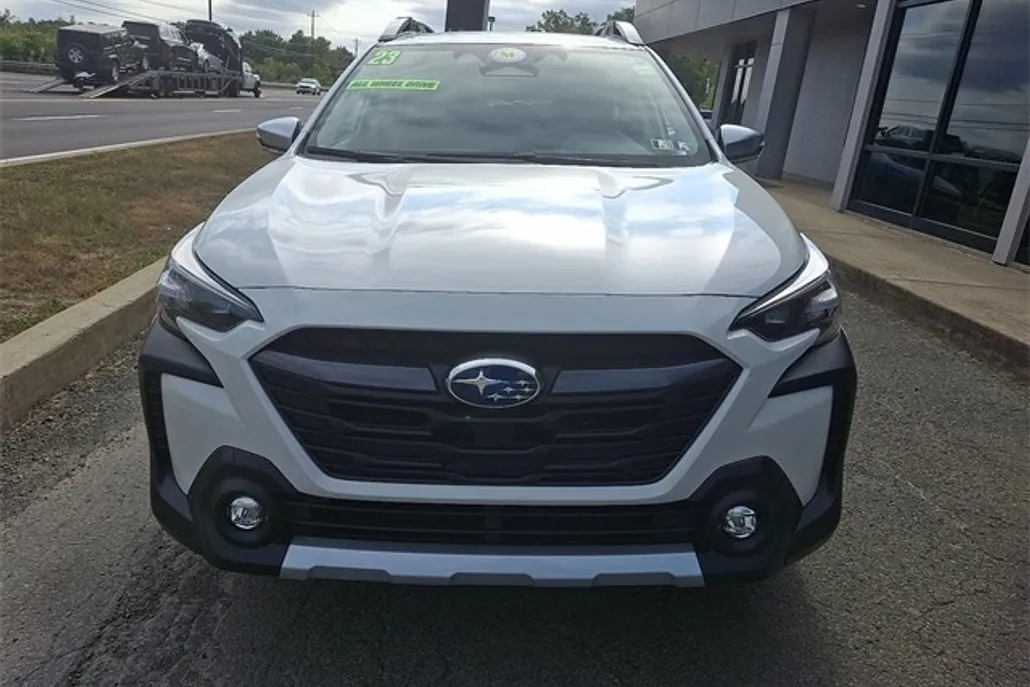 2023 Subaru Outback Touring photo 1
