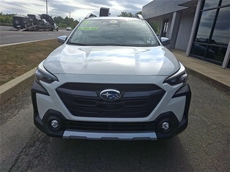 2023 Subaru Outback Touring photo 1
