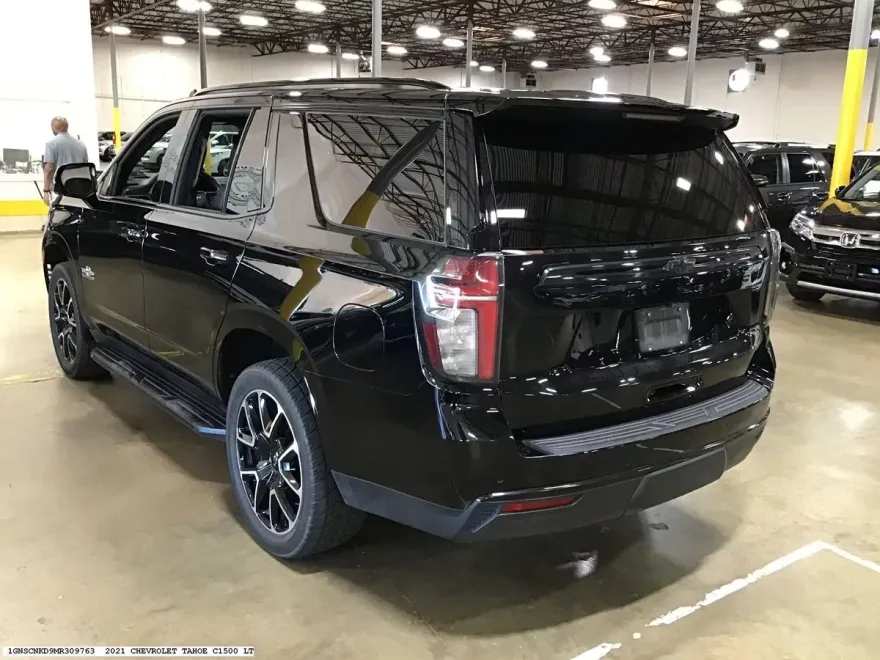 2021 Chevrolet Tahoe LT photo 1