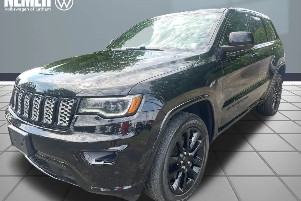 2021 Jeep Grand Cherokee Laredo X photo 1