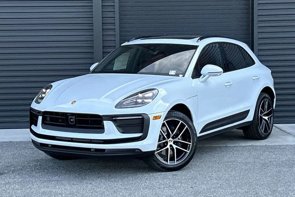 2025 Porsche Macan Base photo 1