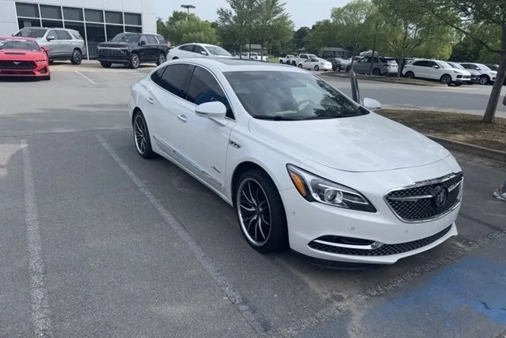 2019 Buick LaCrosse Avenir photo 1
