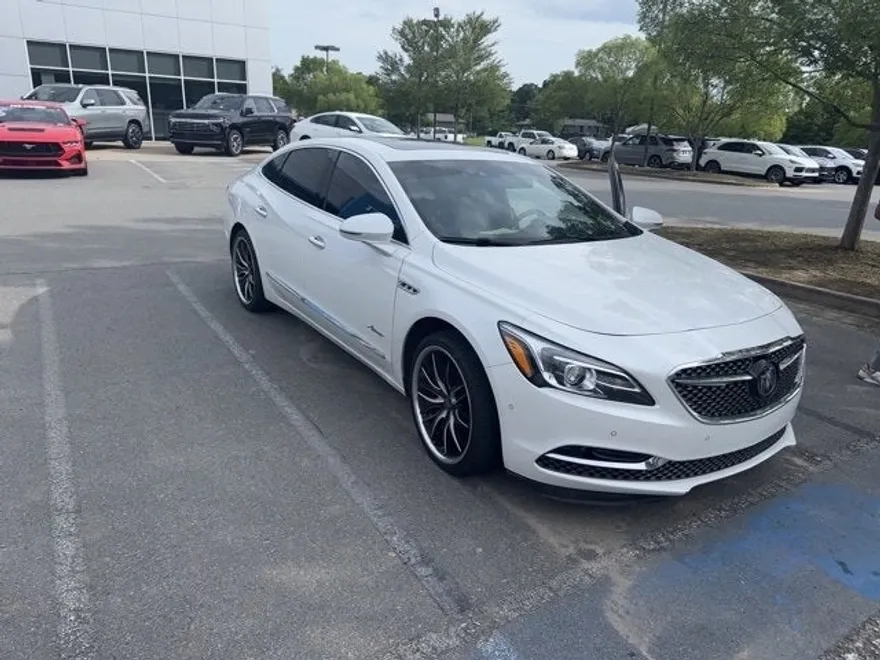 2019 Buick LaCrosse Avenir photo 1