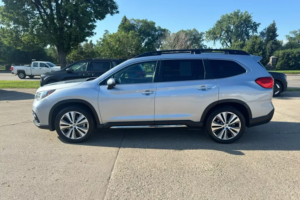 2021 Subaru Ascent Limited photo 1