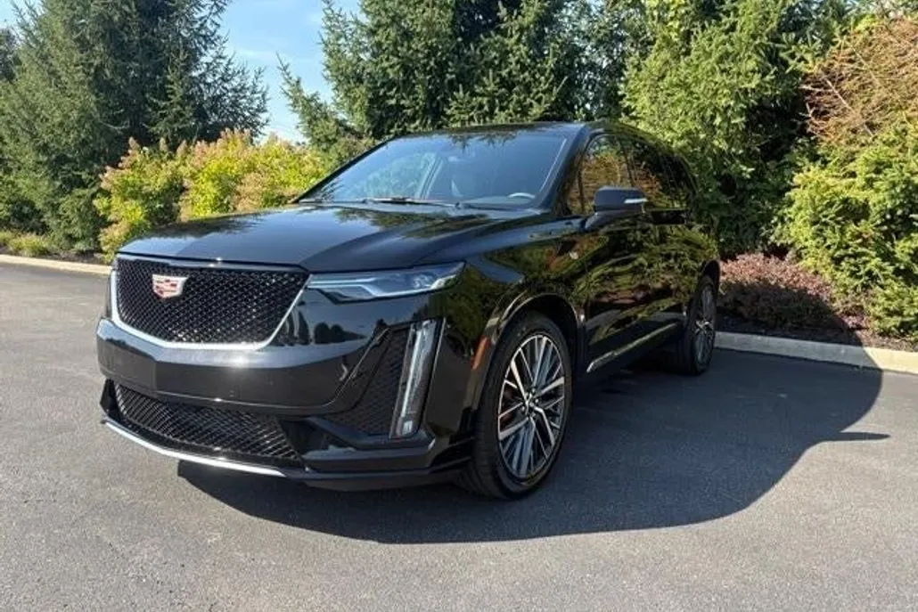 2025 Cadillac XT6 Sport photo 1