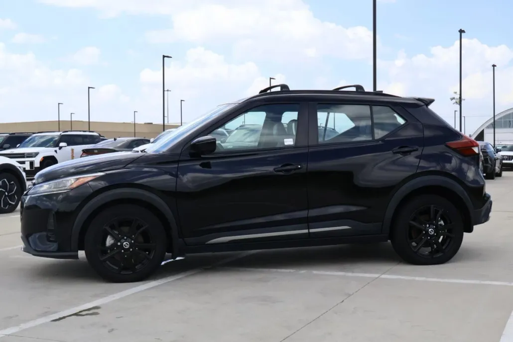2021 Nissan Kicks SR photo 1