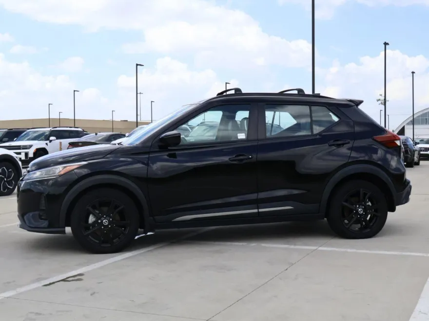 2021 Nissan Kicks SR photo 1