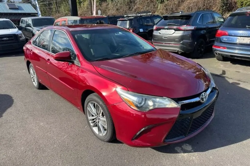 2017 Toyota Camry LE photo 1