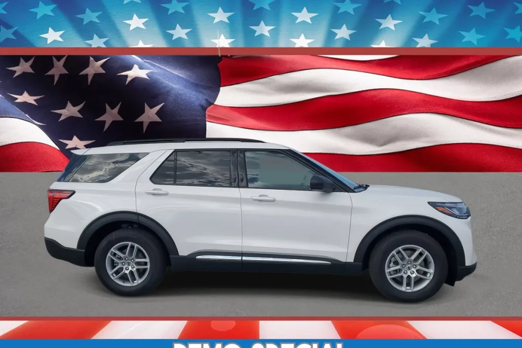2025 Ford Explorer photo 1