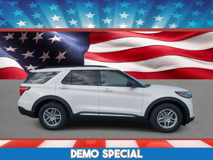 2025 Ford Explorer photo 1