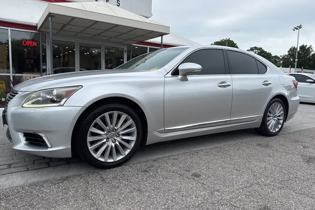 2013 Lexus LS 460 photo 1