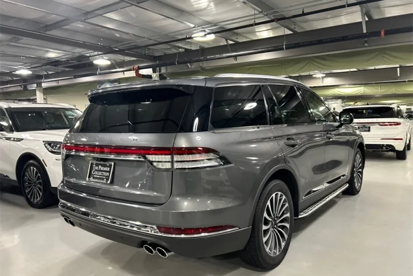 2022 Lincoln Aviator Standard photo 1