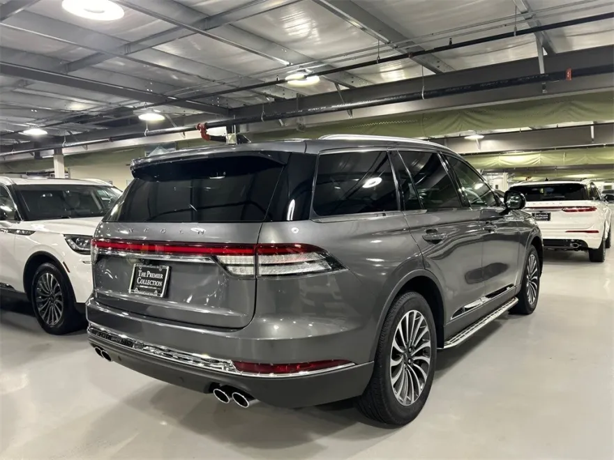 2022 Lincoln Aviator Standard photo 1