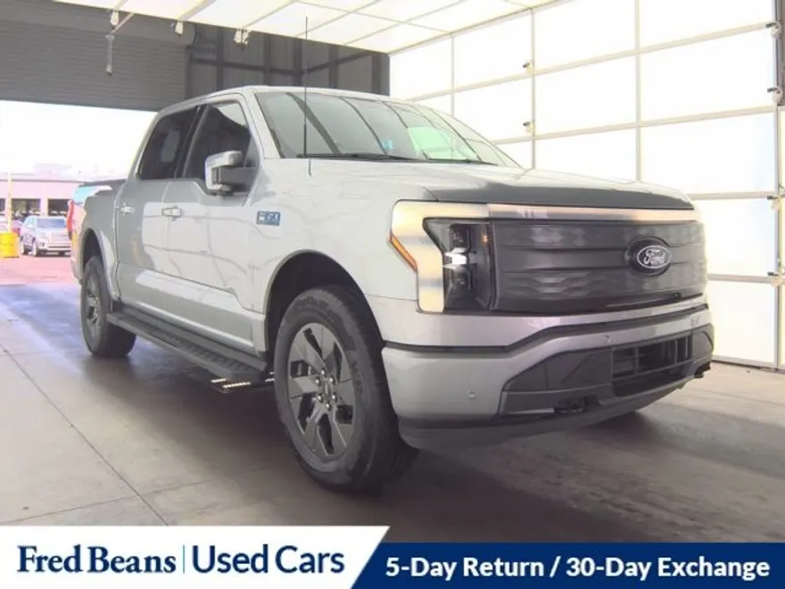 2024 Ford F-150 Lightning Lariat photo 1