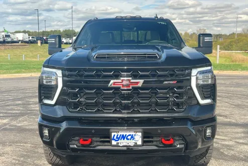 2025 Chevrolet Silverado 2500HD ZR2 photo 2