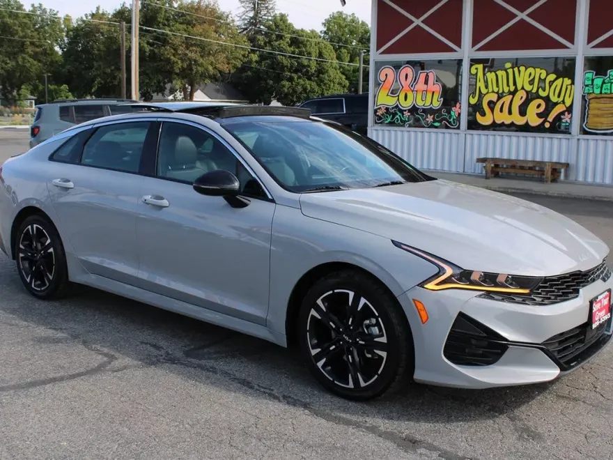 2023 Kia K5 GT-Line photo 1