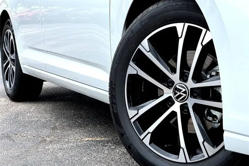 2026 Volkswagen Jetta Sport photo 1