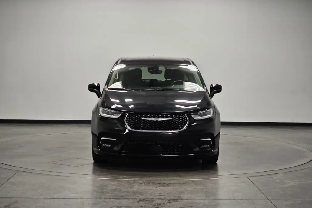 2023 Chrysler Pacifica Touring L photo 1