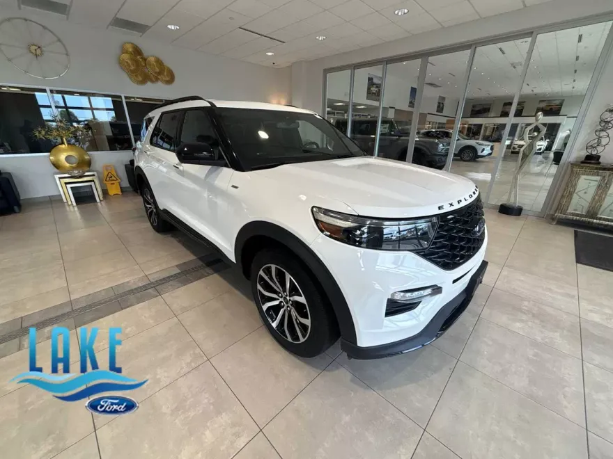 2022 Ford Explorer ST-Line photo 1