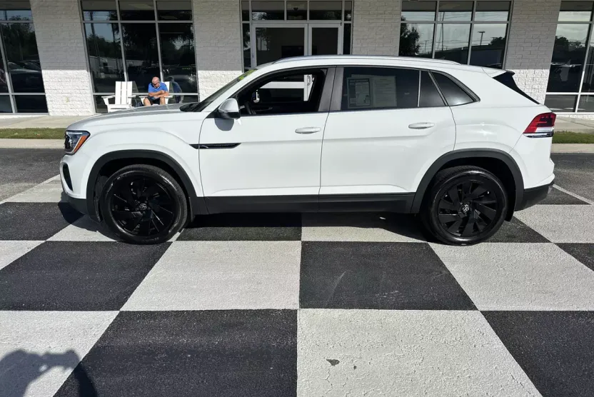 2025 Volkswagen Atlas Cross Sport SE photo 1