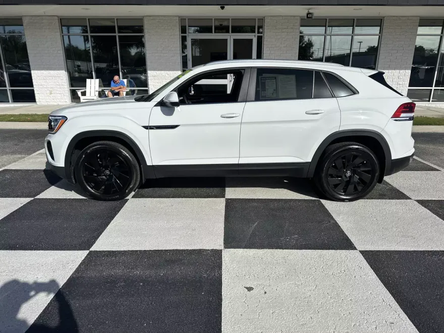 2025 Volkswagen Atlas Cross Sport SE photo 1