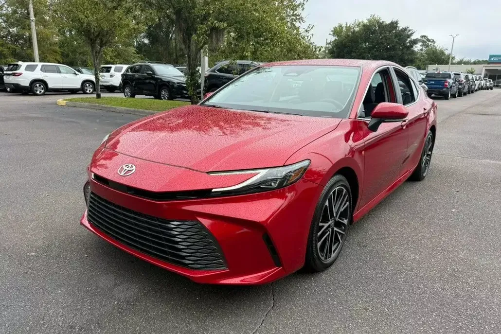 2025 Toyota Camry XLE photo 1