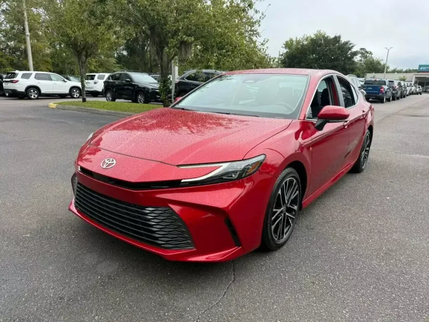 2025 Toyota Camry XLE photo 1