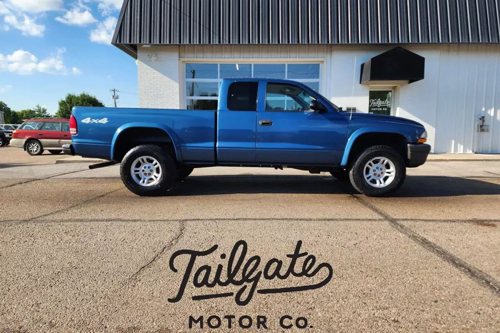 2004 Dodge Dakota SXT photo 1