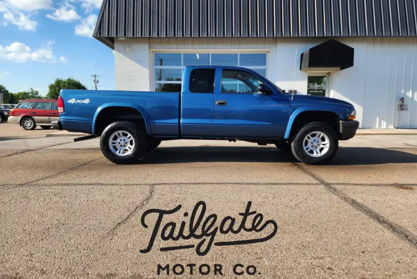 2004 Dodge Dakota SXT photo 1