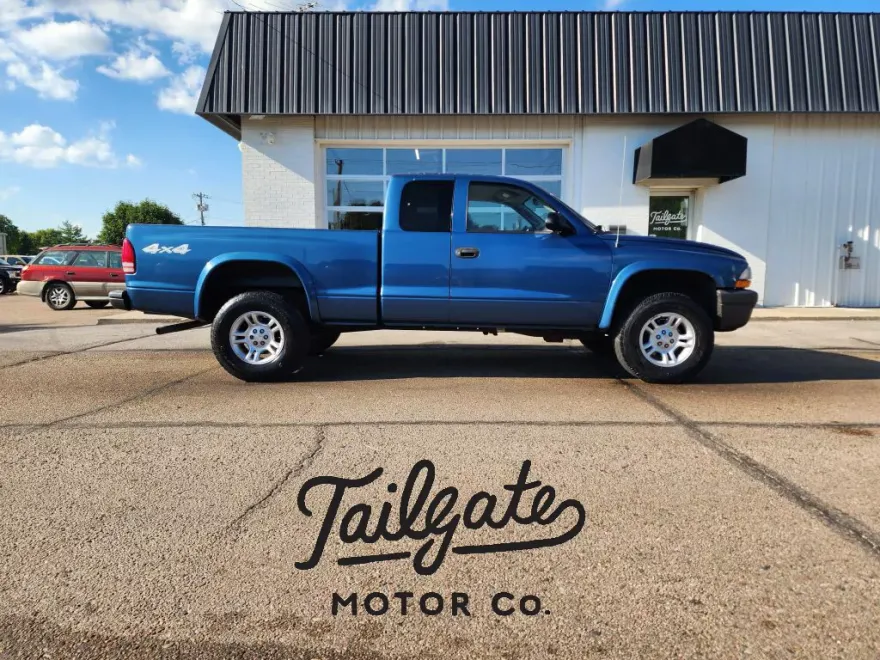 2004 Dodge Dakota SXT photo 1