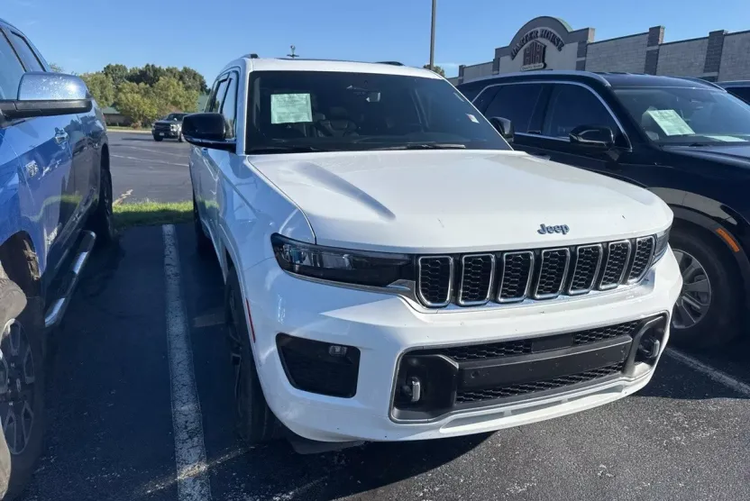 2022 Jeep Grand Cherokee Overland photo 1