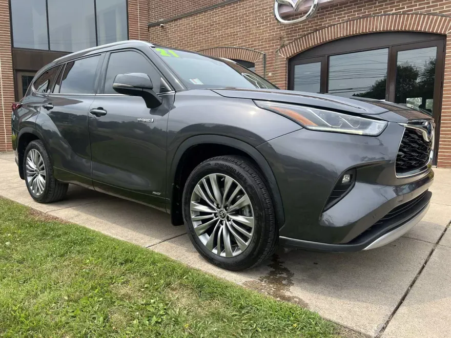 2021 Toyota Highlander Platinum Hybrid photo 1