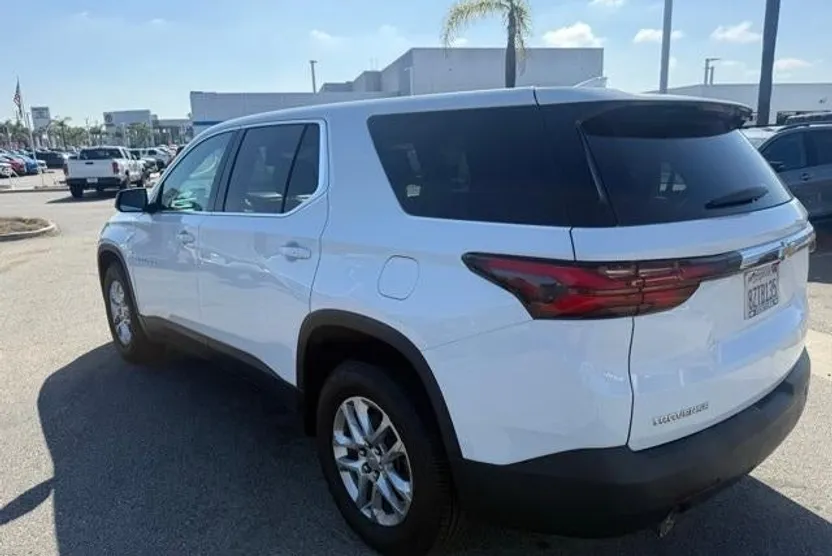2022 Chevrolet Traverse LS photo 1