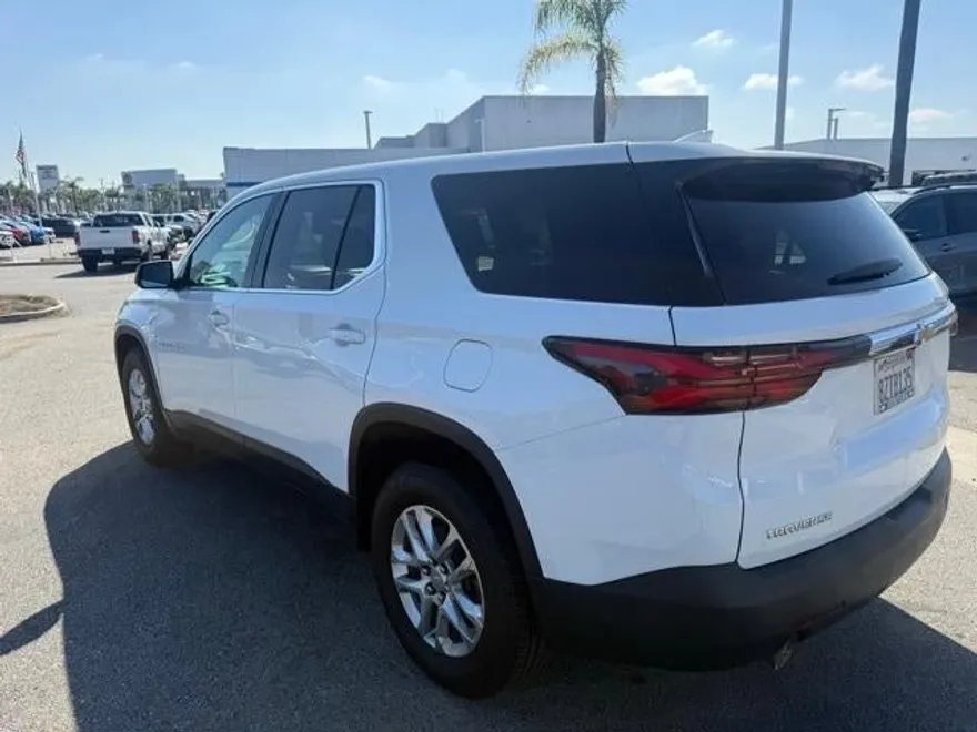 2022 Chevrolet Traverse LS photo 1